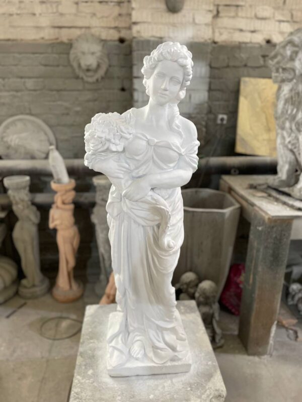 Скульптура девушки Итальянка с букетом (белая) 15 skulptura devushki iz betona — italyanka s buketom. belaya 118 sm 5