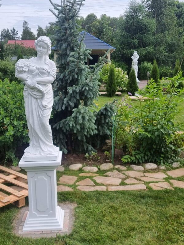 Скульптура девушки Итальянка с букетом (белая) 13 Скульптура девушки из бетона — Итальянка с букетом. Белая (118 см)