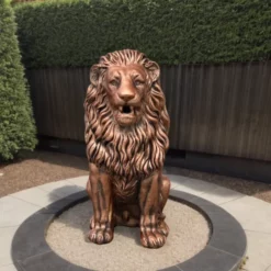 Скульптура льва из бетона — Королевский лев в бронзе (85см)