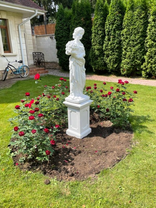 Скульптура девушки Итальянка с букетом (белая) 11 Итальянка с букетом белая (1)