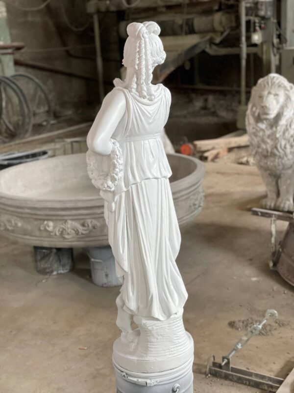 Скульптура девушки Муза (120 см). Белый.
