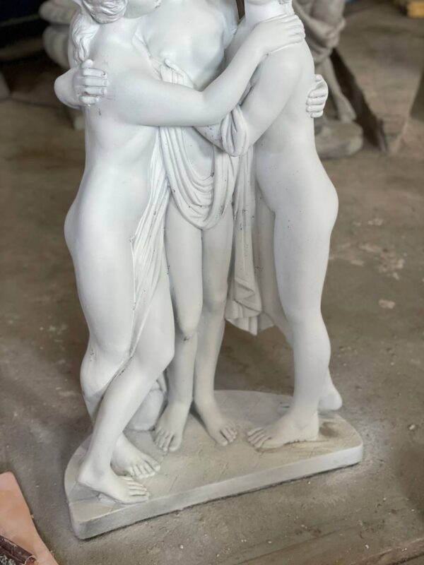 skulptura tri graczii. belyj 106 sm 4