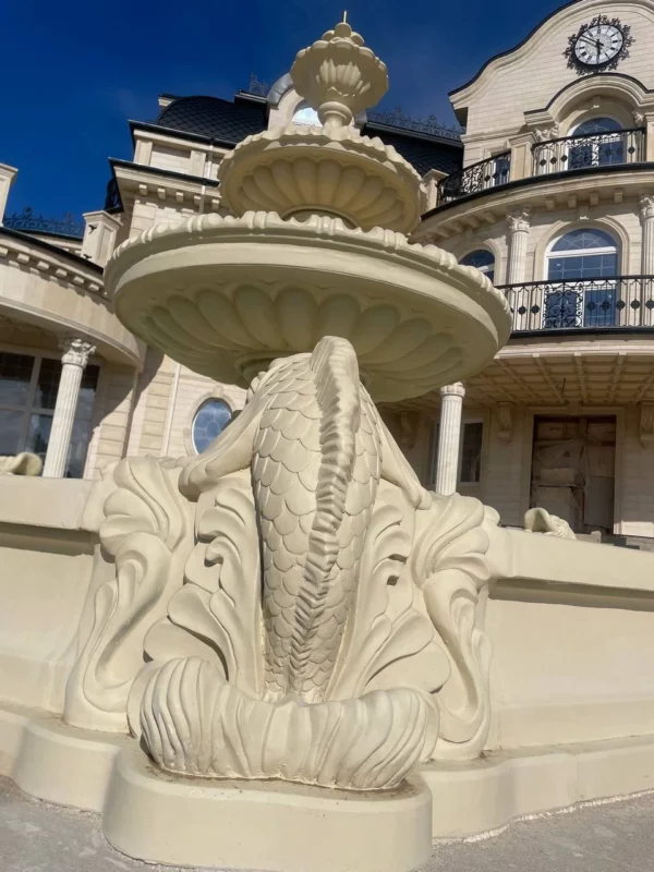 Фонтан Дворцовый бежевый Ø4500 12 fontan dvorczovyj klassicheskij bezhevyj 04 ryba zadnij rakurs