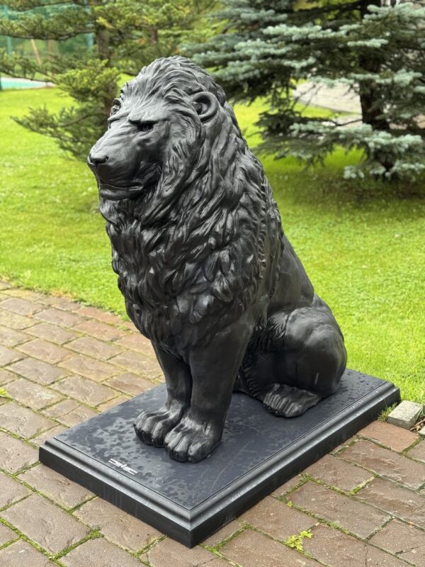 Alternative view of Садовая скульптура — Императорский лев (черный)