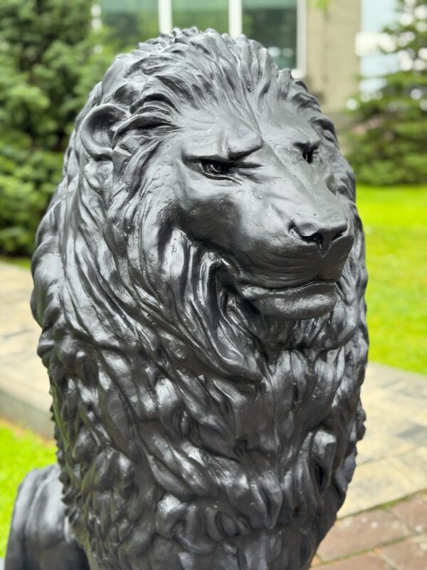 Садовая скульптура — Императорский лев (черный)