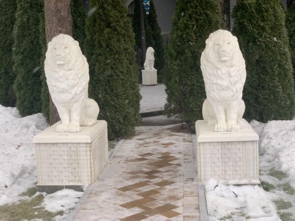 Садовая скульптура — Императорский лев (белый) 26 sadovaya skulptura — imperatorskij lev belyj