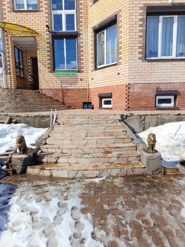 Скульптура из бетона Малый лев в золоте 12 skulptura iz betona malyj lev v zolote