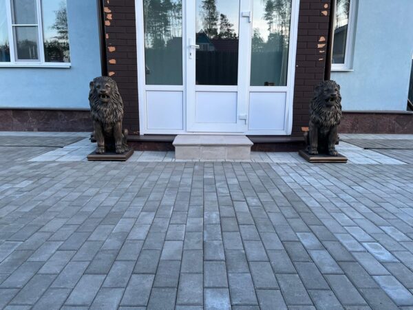 Скульптура льва из бетона - Королевский лев в античной бронзе 25 skulptura lva iz betona — korolevskij lev v antichnoj bronze