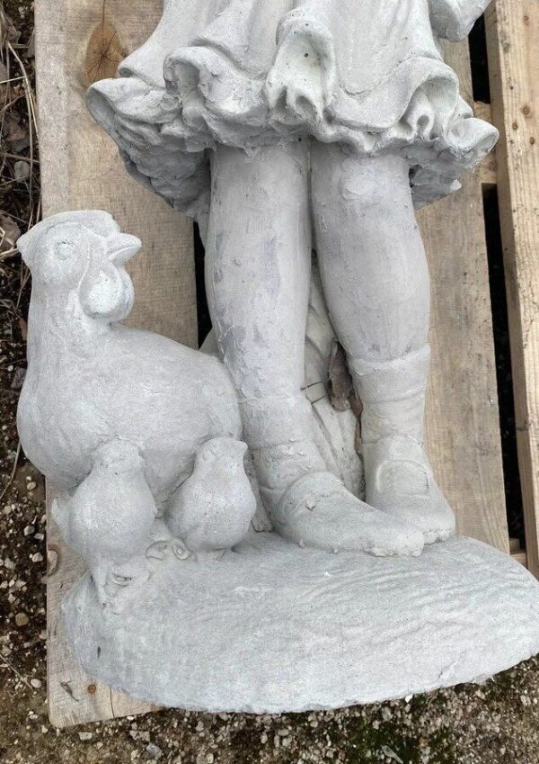 skulptura devochki s ptenczom 3 e1712743267252