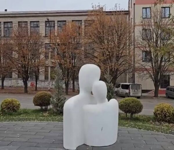 Скульптура влюбленные 10 5224645321664096882