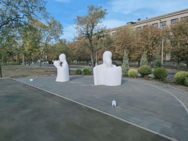 Скульптура влюбленные 8 5224645321664096892