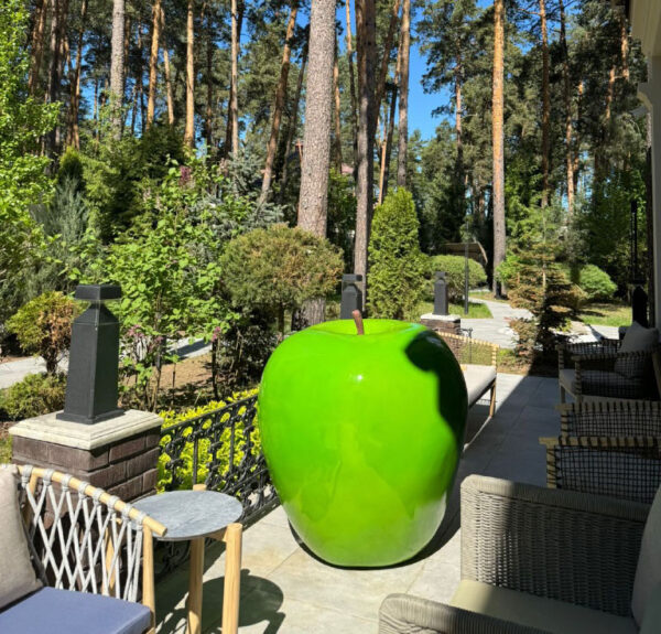 скульптура яблока для сада