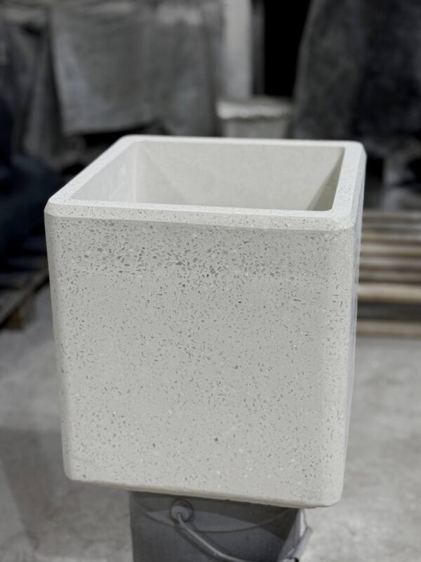 Вазон остин из бетона для сада и дачи