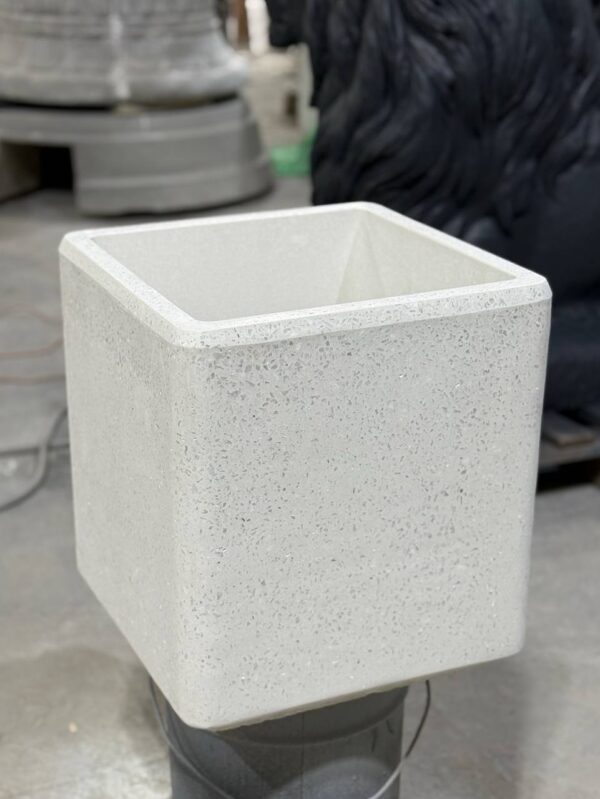 Вазон остин из бетона для сада и дачи