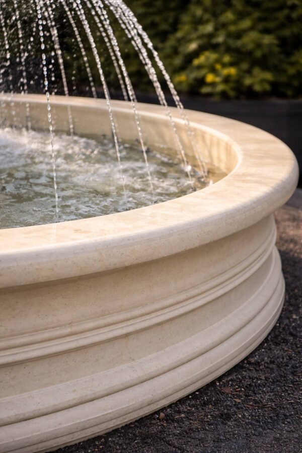 Фонтан королевский бежевый