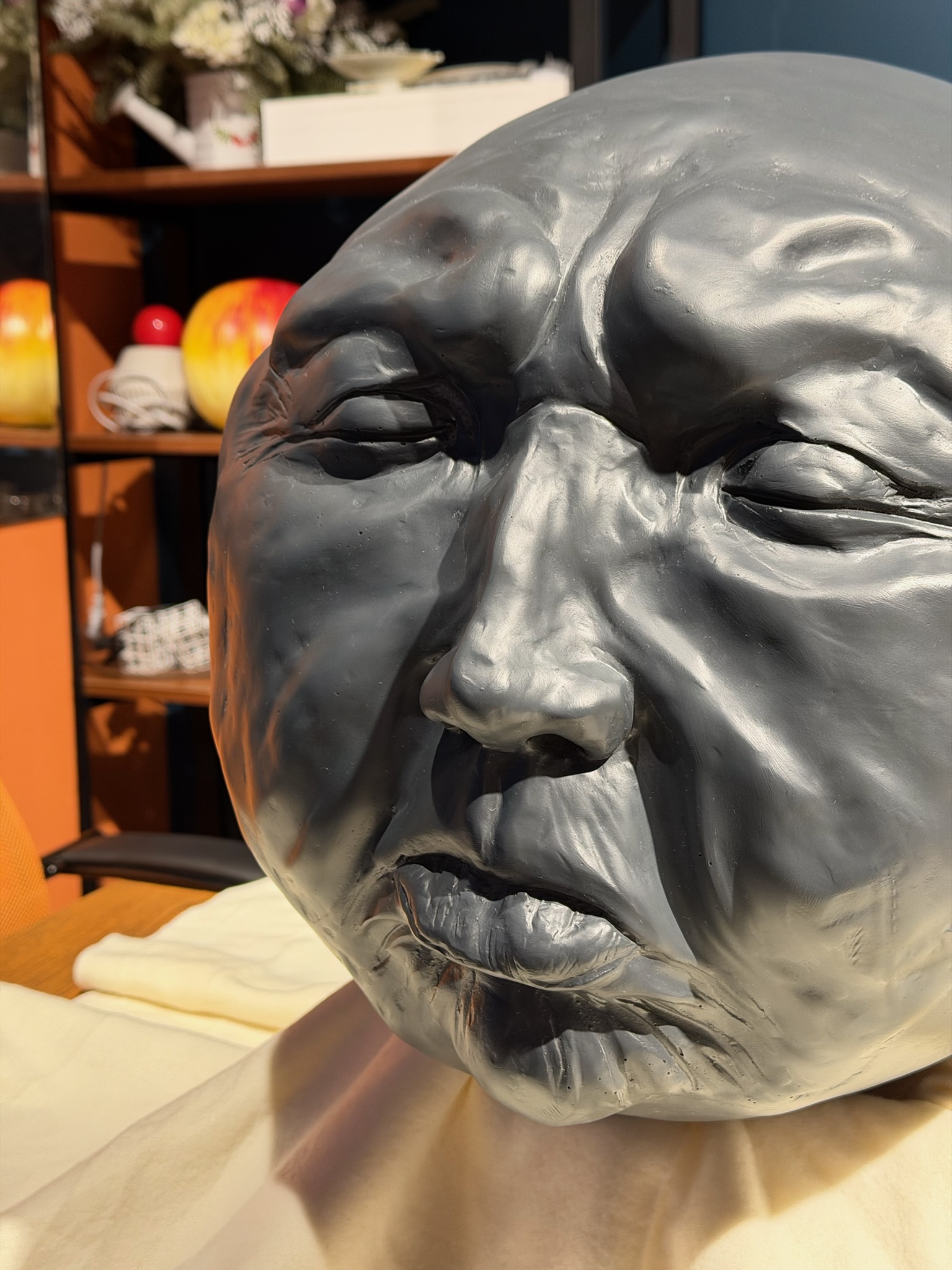 Скульптура "Эмоциональный колобок" грустный 2 эмоциональный колобок