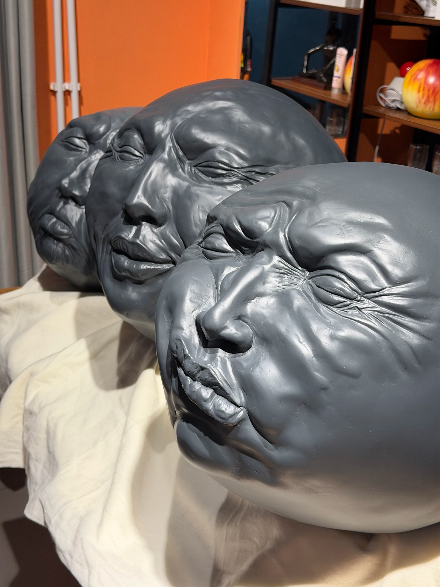 Скульптура "Эмоциональный колобок" ворчун 4 img 2682