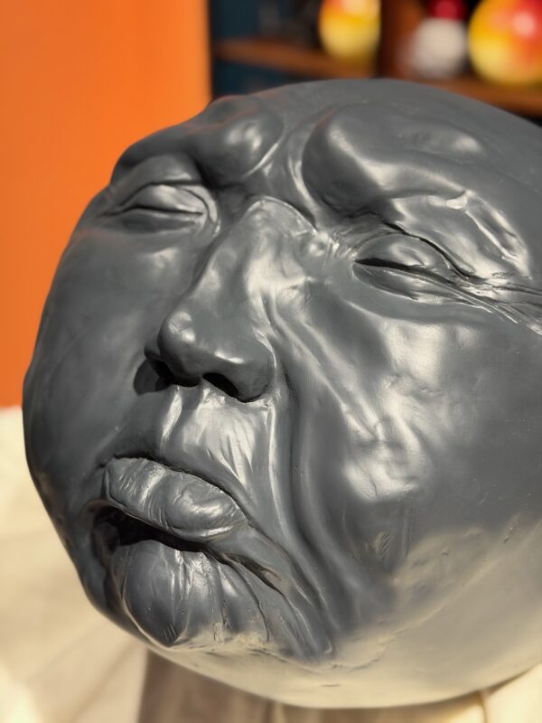 Скульптура "Эмоциональный колобок" грустный 6 эмоциональный колобок