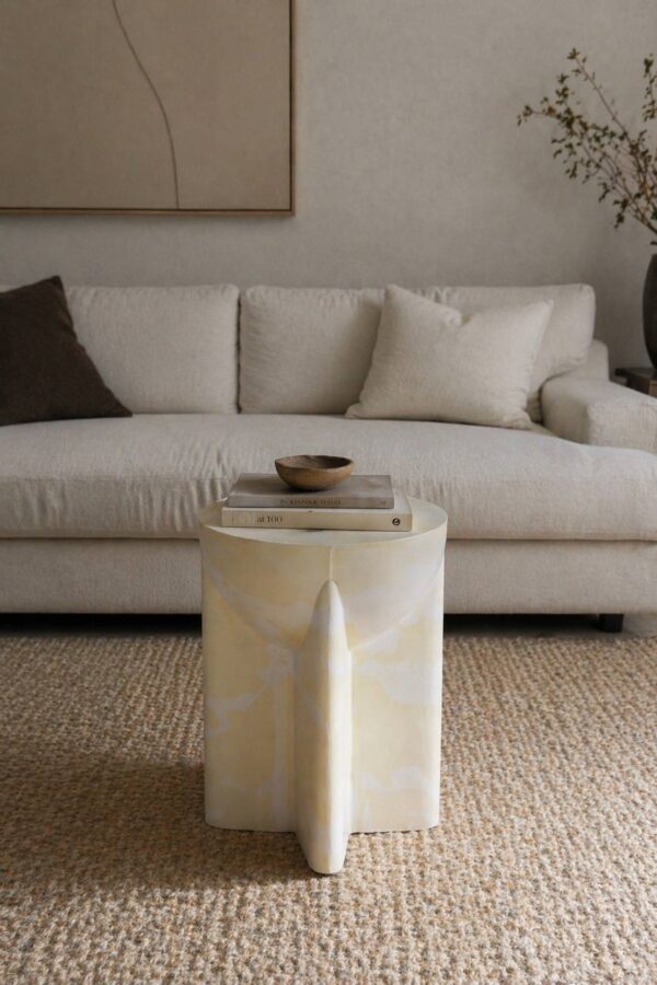 Столик Леон